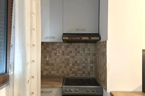 Shtepi me qera Apartament ne Tirane, 1+1, Mobilimi Pjeserisht e mobiluar, Pagesa 45,000  Leke.