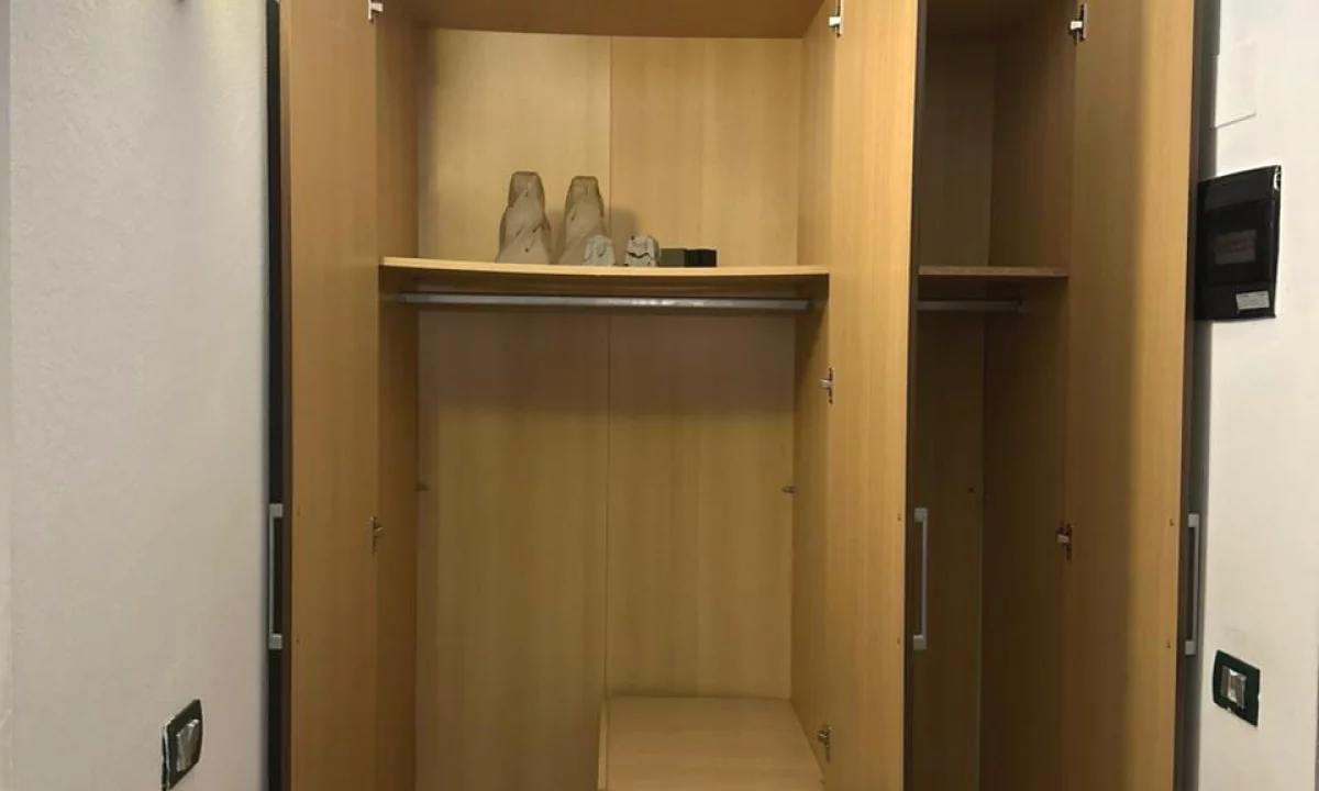 Shtepi me qera Apartament ne Tirane, 1+1, Mobilimi Pjeserisht e mobiluar, Pagesa 45,000  Leke.