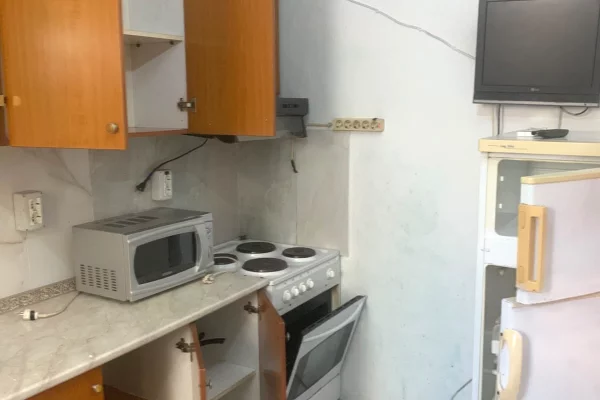 Shtepi me qera Apartament ne Tirane, 1+1, Mobilimi E mobiluar, Pagesa 30,000  Leke.