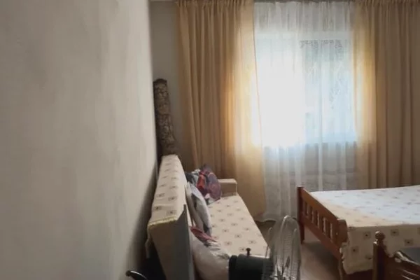 Jepet me qira apartament 1+1 me ballkon Frosina Plaku