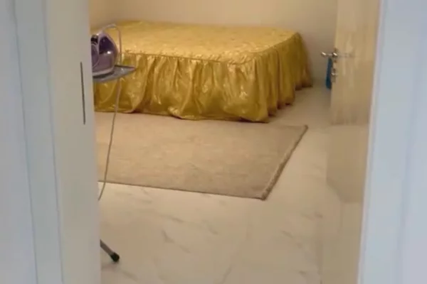 Shtepi me qera Apartament ne Tirane, 3+1, Mobilimi E mobiluar, Pagesa 70,000  Leke.