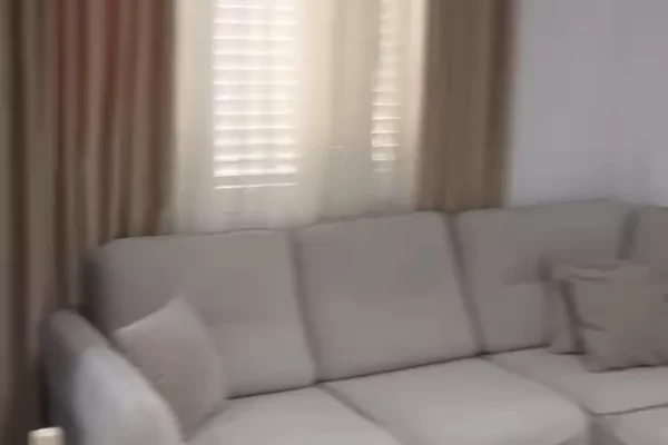Shtepi me qera Apartament ne Tirane, 3+1, Mobilimi E mobiluar, Pagesa 70,000  Leke.