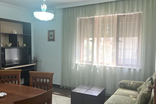 Shtepi me qera Apartament ne Tirane, 1+1, Mobilimi E mobiluar, Pagesa 500  Euro.