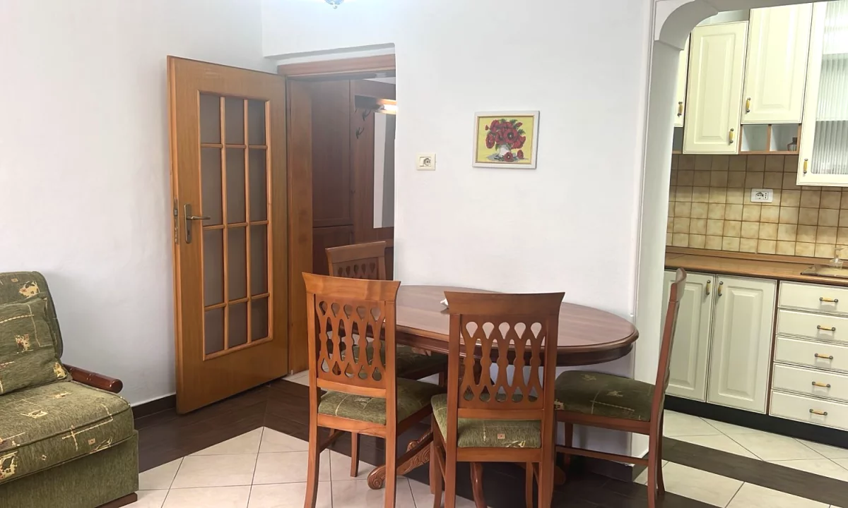Shtepi me qera Apartament ne Tirane, 1+1, Mobilimi E mobiluar, Pagesa 500  Euro.