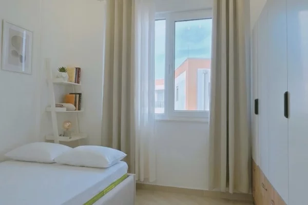 Shtepi me qera Apartament ne Tirane, 2+1, Mobilimi E mobiluar, Pagesa 700  Euro.