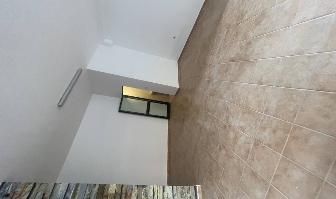 Shitet ambient biznesi 36 m2 Eleonora Komune Parisi