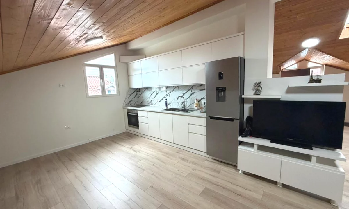 Shtepi me qera Shtepi Private ne Tirane, 2+1, Mobilimi E mobiluar, Pagesa 400  Euro.