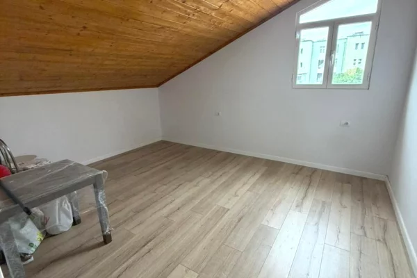 Shtepi me qera Shtepi Private ne Tirane, 2+1, Mobilimi E mobiluar, Pagesa 400  Euro.