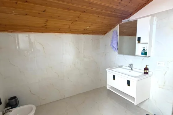 Shtepi me qera Shtepi Private ne Tirane, 2+1, Mobilimi E mobiluar, Pagesa 400  Euro.