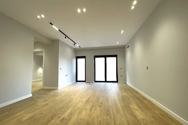 Shtepi ne shitje Apartament ne Tirane, 1+1, Mobilimi Bosh, pa mobiluar, Pagesa 135,000  Euro.