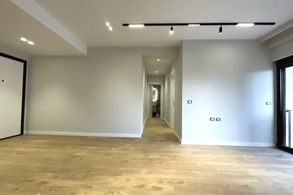 Shtepi ne shitje Apartament ne Tirane, 1+1, Mobilimi Bosh, pa mobiluar, Pagesa 135,000  Euro.