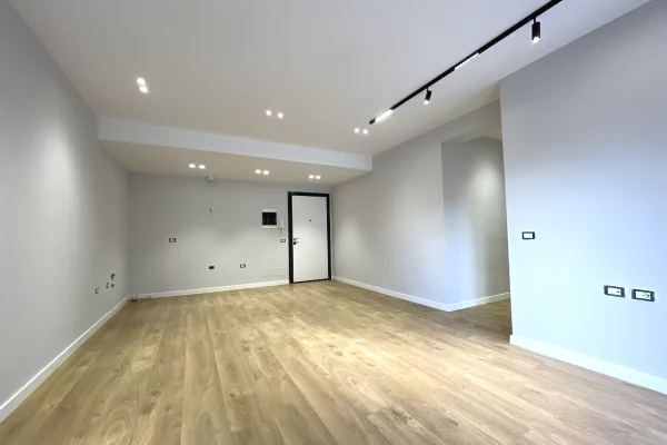 Shtepi ne shitje Apartament ne Tirane, 1+1, Mobilimi Bosh, pa mobiluar, Pagesa 135,000  Euro.