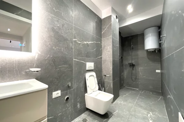 Shtepi ne shitje Apartament ne Tirane, 1+1, Mobilimi Bosh, pa mobiluar, Pagesa 135,000  Euro.