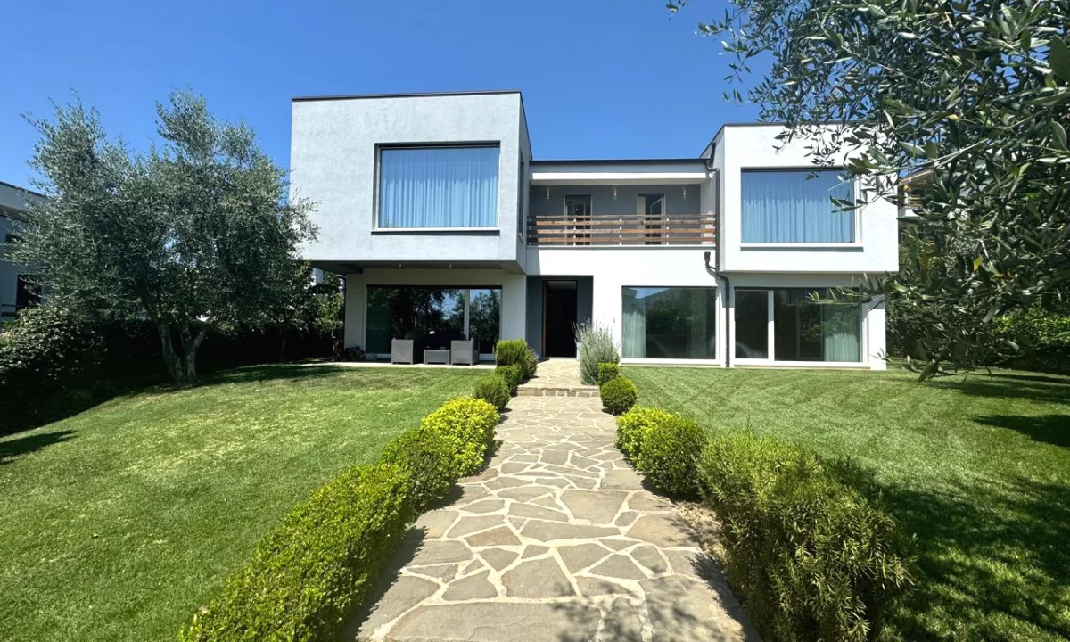 Shtepi me qera Vila Luksoze ne Tirane, 3+1, Mobilimi E mobiluar, Pagesa 3,500  Euro.