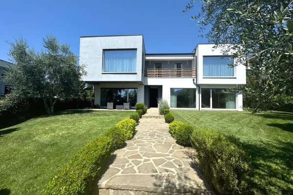 Shtepi me qera 3+1 ne Tirane - 3,500 Euro