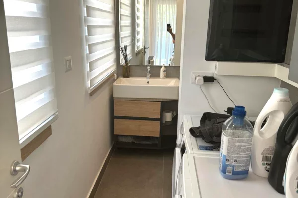 Shtepi me qera Vila Luksoze ne Tirane, 3+1, Mobilimi E mobiluar, Pagesa 3,500  Euro.