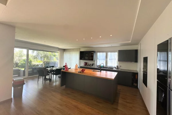 Shtepi me qera Vila Luksoze ne Tirane, 3+1, Mobilimi E mobiluar, Pagesa 3,500  Euro.