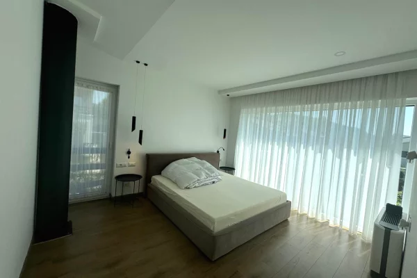 Shtepi me qera Vila Luksoze ne Tirane, 3+1, Mobilimi E mobiluar, Pagesa 3,500  Euro.