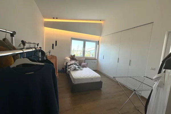 Shtepi me qera Vila Luksoze ne Tirane, 3+1, Mobilimi E mobiluar, Pagesa 3,500  Euro.