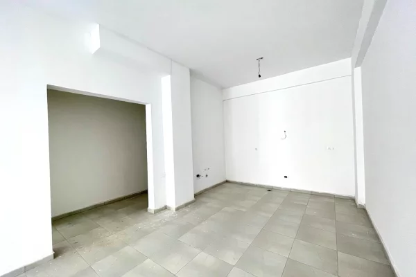 Shtepi ne shitje Apartament ne Tirane, 1+1, Mobilimi Bosh, pa mobiluar, Pagesa 183,000  Euro.