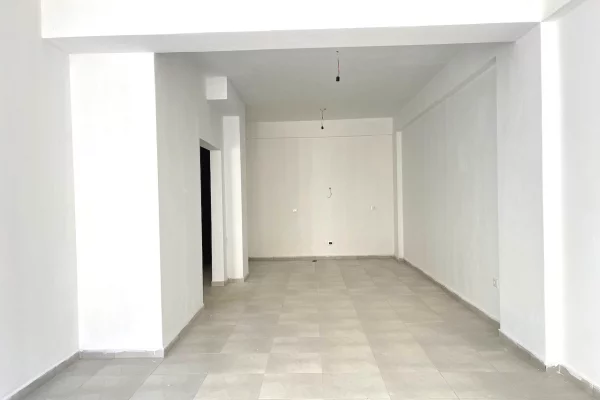 Shtepi ne shitje Apartament ne Tirane, 1+1, Mobilimi Bosh, pa mobiluar, Pagesa 183,000  Euro.