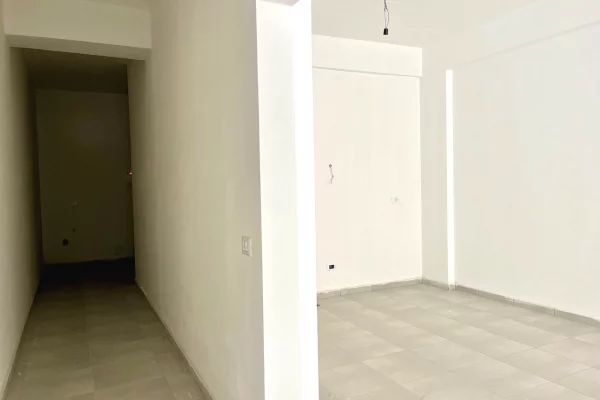 Shtepi ne shitje Apartament ne Tirane, 1+1, Mobilimi Bosh, pa mobiluar, Pagesa 183,000  Euro.