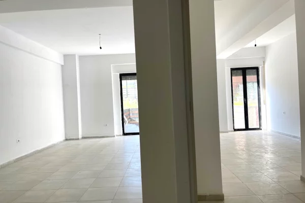 Shtepi ne shitje Apartament ne Tirane, 1+1, Mobilimi Bosh, pa mobiluar, Pagesa 183,000  Euro.