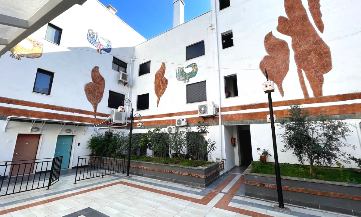 Shtepi ne shitje Apartament ne Tirane, 1+1, Mobilimi Bosh, pa mobiluar, Pagesa 183,000  Euro.