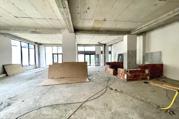 Business Property for Rent 1+1 in Tirana - 120,000 Leke