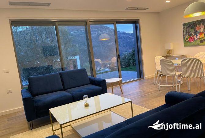 Shtepi me qera Apartament ne Tirane, 3+1, Mobilimi E mobiluar, Pagesa 2,000  Euro.