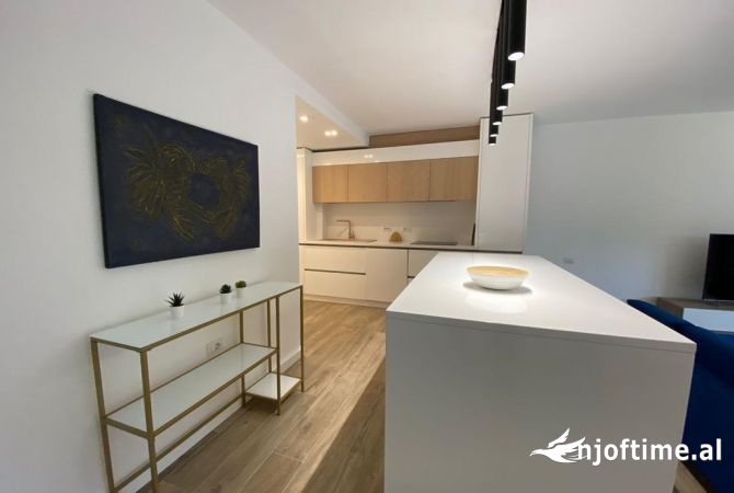 Shtepi me qera Apartament ne Tirane, 3+1, Mobilimi E mobiluar, Pagesa 2,000  Euro.