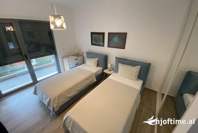 Shtepi me qera Apartament ne Tirane, 3+1, Mobilimi E mobiluar, Pagesa 2,000  Euro.