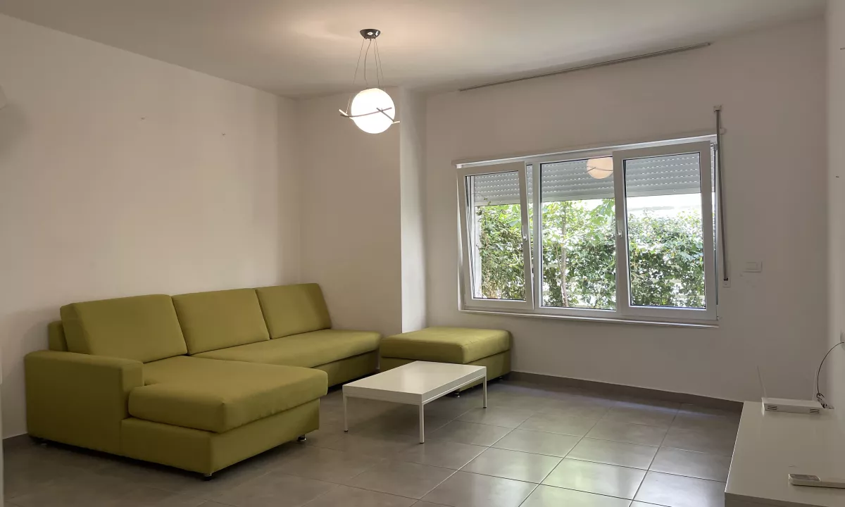 Shtepi ne shitje Apartament ne Tirane, 1+1, Mobilimi Bosh, pa mobiluar, Pagesa 122,000  Euro.