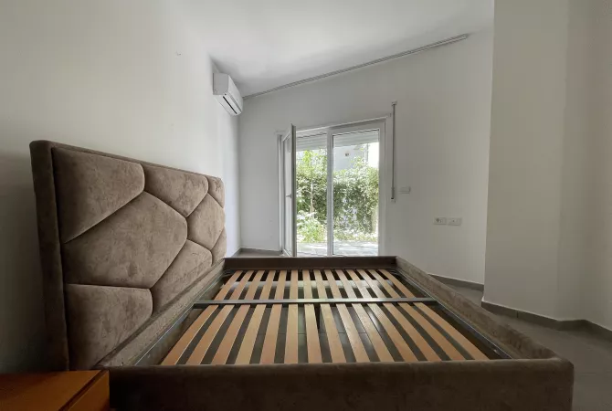Shtepi ne shitje Apartament ne Tirane, 1+1, Mobilimi Bosh, pa mobiluar, Pagesa 122,000  Euro.