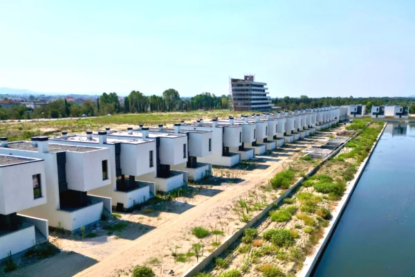 Shtepi ne shitje Apartament ne Durres, 1+1, Mobilimi Bosh, pa mobiluar, Pagesa 161,000  Euro.