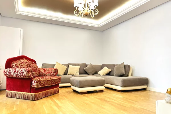 Shtepi me qera 2+1 ne Tirane - 1,200 Euro