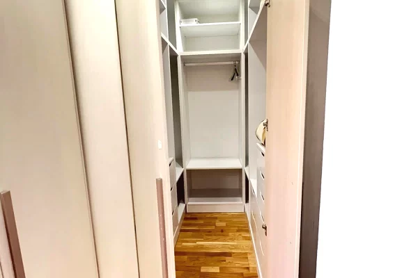 Shtepi me qera Apartament ne Tirane, 2+1, Mobilimi E mobiluar, Pagesa 1,200  Euro.