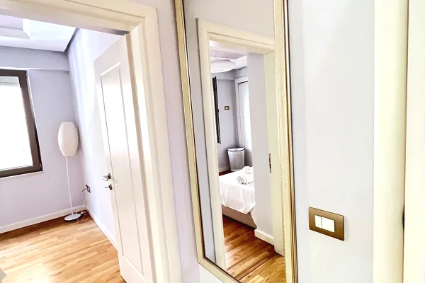 Shtepi me qera Apartament ne Tirane, 2+1, Mobilimi E mobiluar, Pagesa 1,200  Euro.