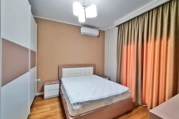 Shtepi me qera Apartament ne Tirane, 4+1, Mobilimi E mobiluar, Pagesa 120,000  Leke.