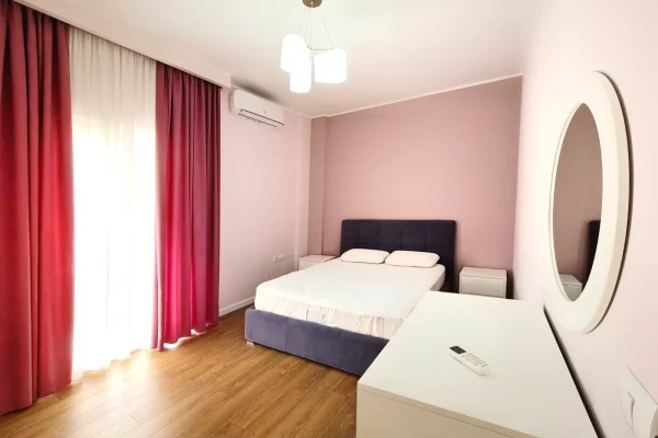 Shtepi me qera Apartament ne Tirane, 4+1, Mobilimi E mobiluar, Pagesa 120,000  Leke.