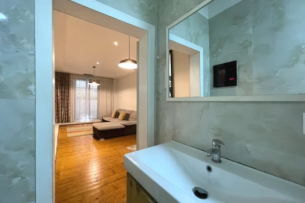 Appartamento in vendita a Tirana 2+1, Arredato