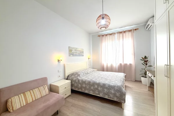 Shtepi ne shitje Apartament ne Tirane, 2+1, Mobilimi E mobiluar, Pagesa 265,000  Euro.