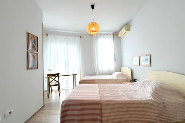 Shtepi ne shitje Apartament ne Tirane, 2+1, Mobilimi E mobiluar, Pagesa 265,000  Euro.