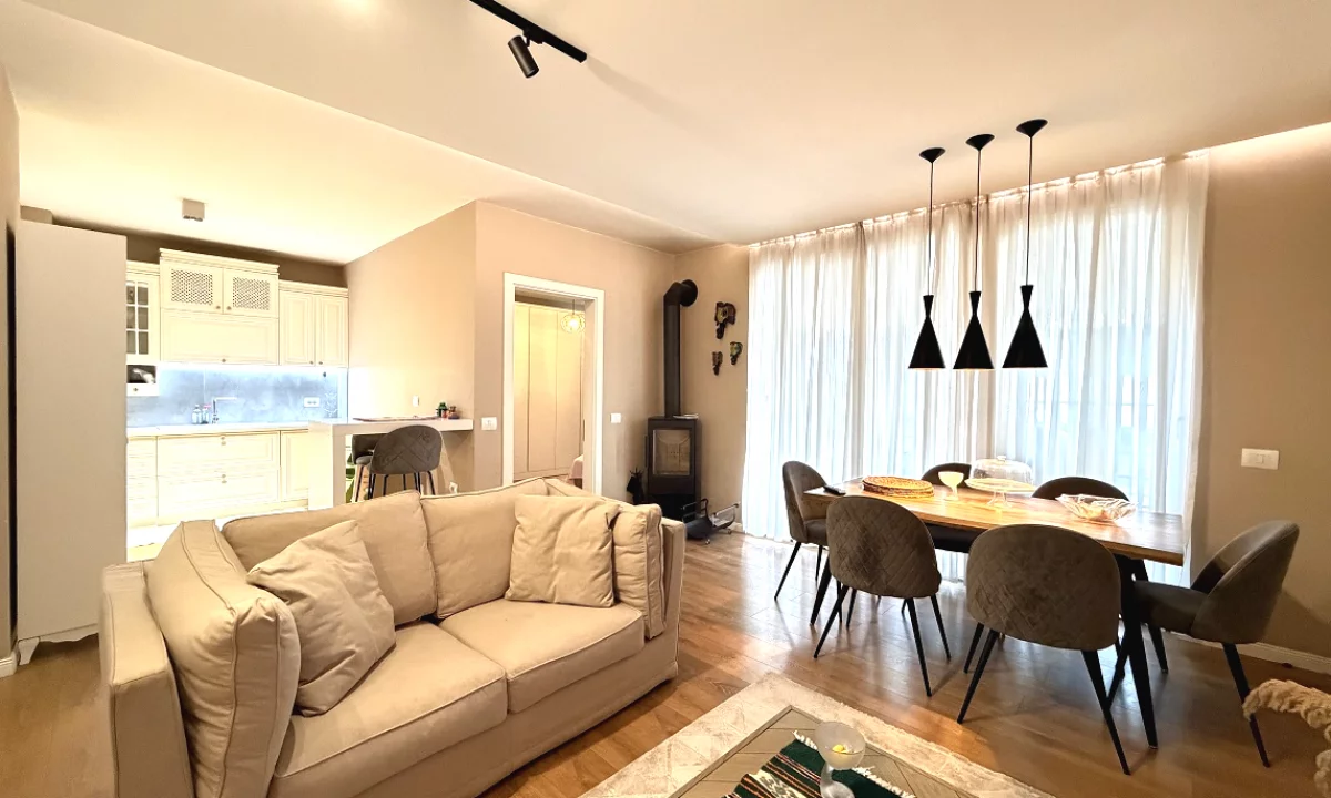 Appartamento in vendita a Tirana 2+1, Arredato