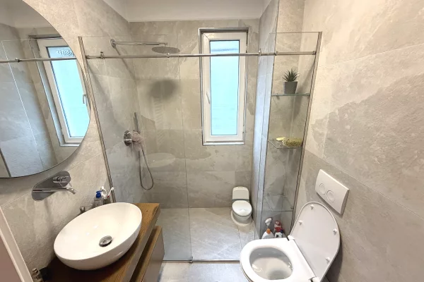 Appartamento in vendita a Tirana 2+1, Arredato