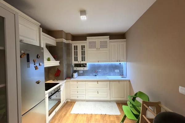 Appartamento in vendita a Tirana 2+1, Arredato