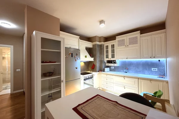 Appartamento in vendita a Tirana 2+1, Arredato