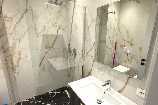 Shtepi me qera Apartament ne Tirane, 2+1, Mobilimi E mobiluar, Pagesa 1,200  Euro.