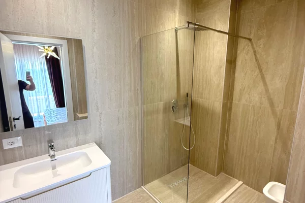 Shtepi me qera Apartament ne Tirane, 2+1, Mobilimi E mobiluar, Pagesa 1,200  Euro.