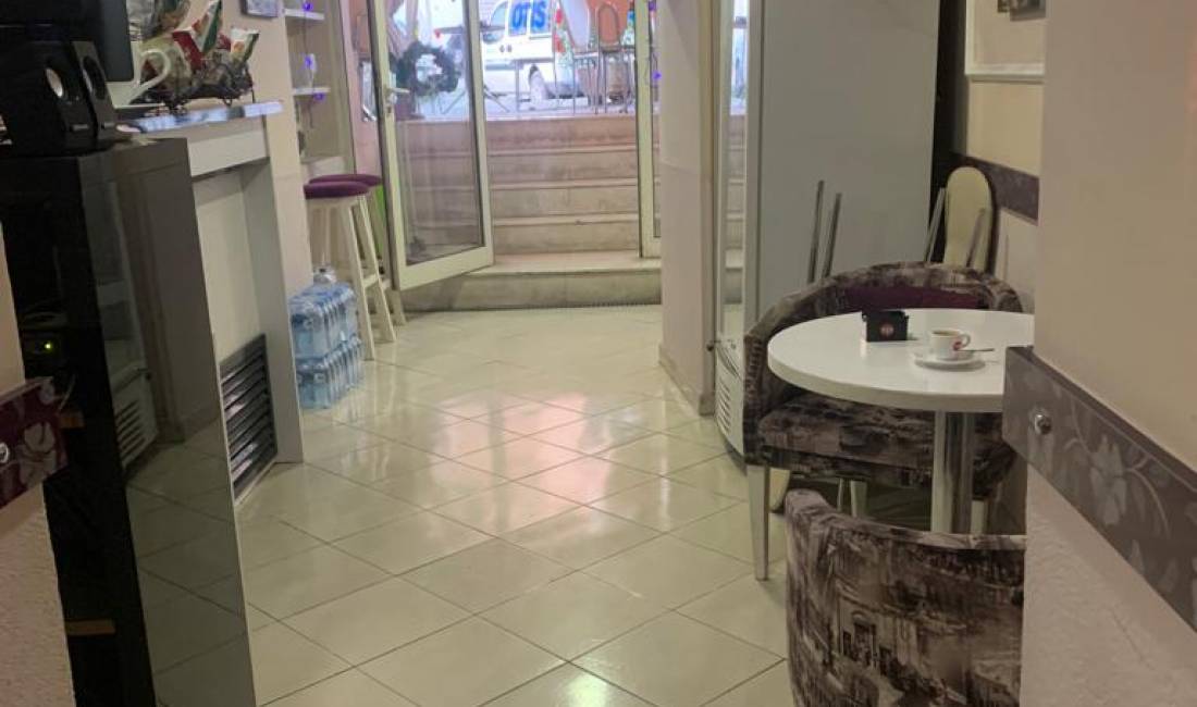 Jepet lokal me qera te Tregu Cam 